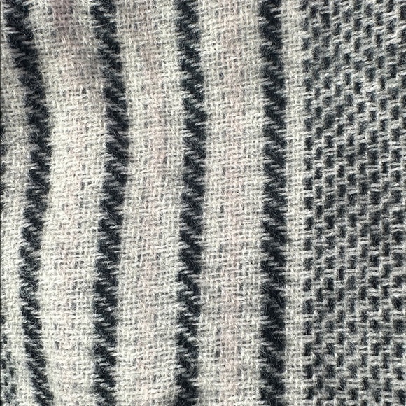 NEW Women’s Style & Co Reversible Plaid Knit Topper Wrap - Picture 4 of 4